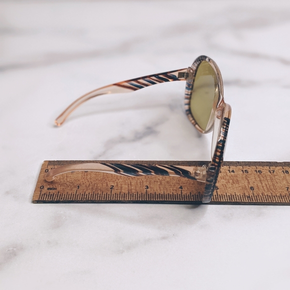 Vintage plastic sunglasses - Picture 5 of 5